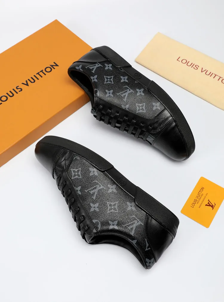 Factory price: 360💰LV official website popular series🔥🔥: 2 production, selected high-end imported cowhide, sheepskin lining sheepskin pads, paired with Louis Vuitton Monogram Ecli men's shoes 💰se canvas and pure black rubber soles, the ultimate simple design, the perfect interpretation of the latest inspiration for shoes, the integration of classics and fashion, high-end quality, worthy of your possession. The bottom car line will never be unglued🏆🏆🏆Welcome all sellers to sell in the picture above. We can send one piece on behalf of you. The code number is 38-44 (45 codes can be customized)
